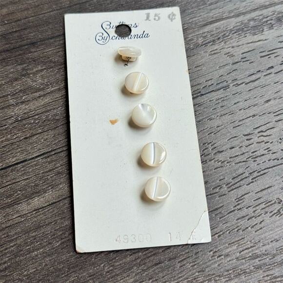 NEW Vintage 1950s White Buttons by Schwanda on Card Shank Round Small - Picture 2 of 4